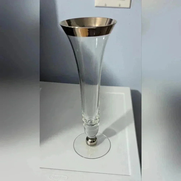 Slim Flower Vase (EUC) - Picture 3 of 6